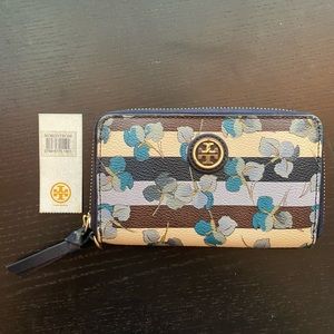 Tory Burch Kerrington Smartphone Wallet